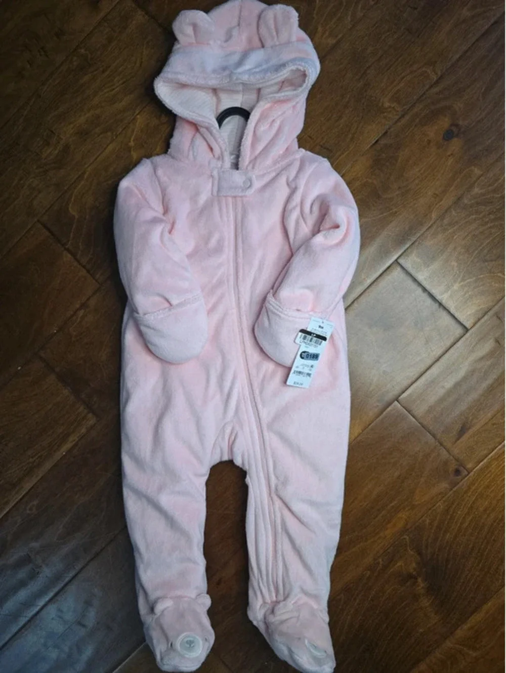 9m brand new snow suit from carter's item. 189G2
